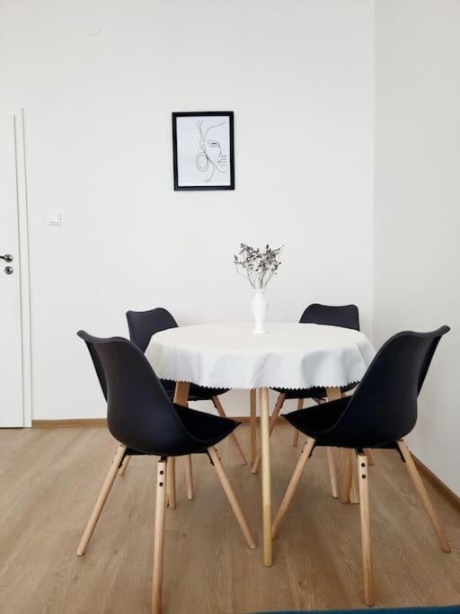 V Centre Diania Apartment Bratislava